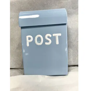 Bruka Design Postlåda mini ljusblå/vit text image