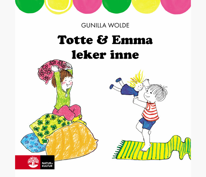 Totte och Emma leker inne image