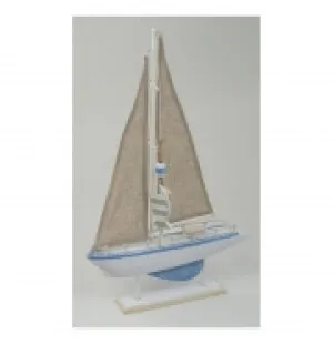 Vit/blå segelbåt i trä med hängande fisk image